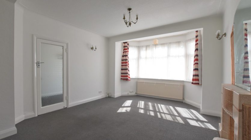 3 Bedroom Mid Terraced House To Rent in Otley Drive, Ilford, IG2 