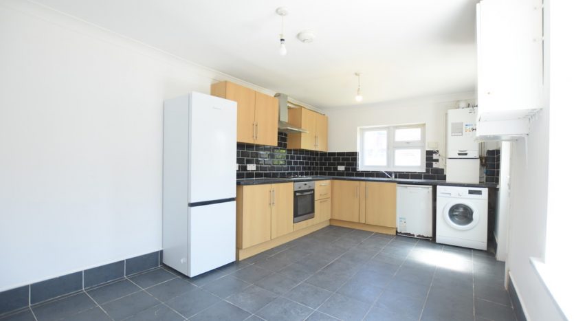 4 Bedroom End Terraced House To Rent in Cambridge Road, Ilford, IG3 