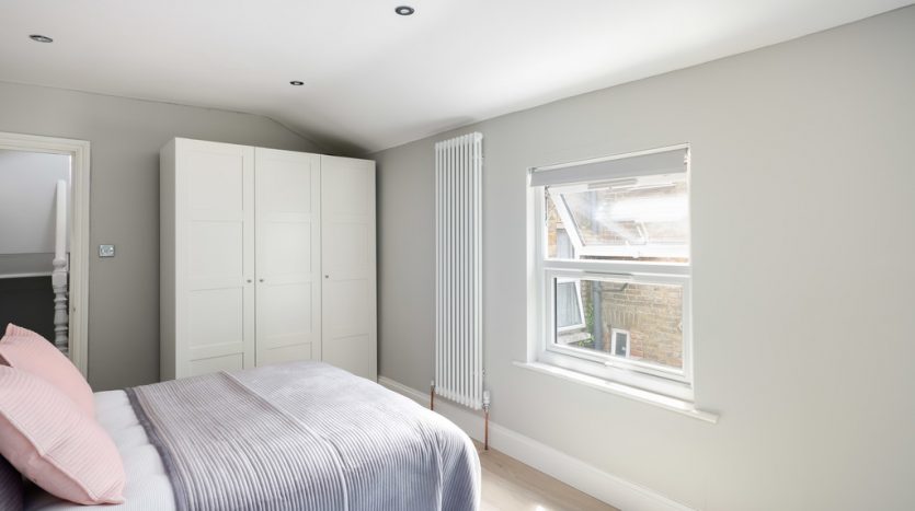 2 Bedroom Flat For Sale in Griffin Road, Plumstead, SE18
