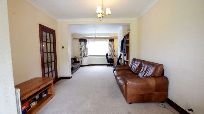 3 Bedroom Mid Terraced House For Sale in Leyswood Drive, Ilford, IG2 