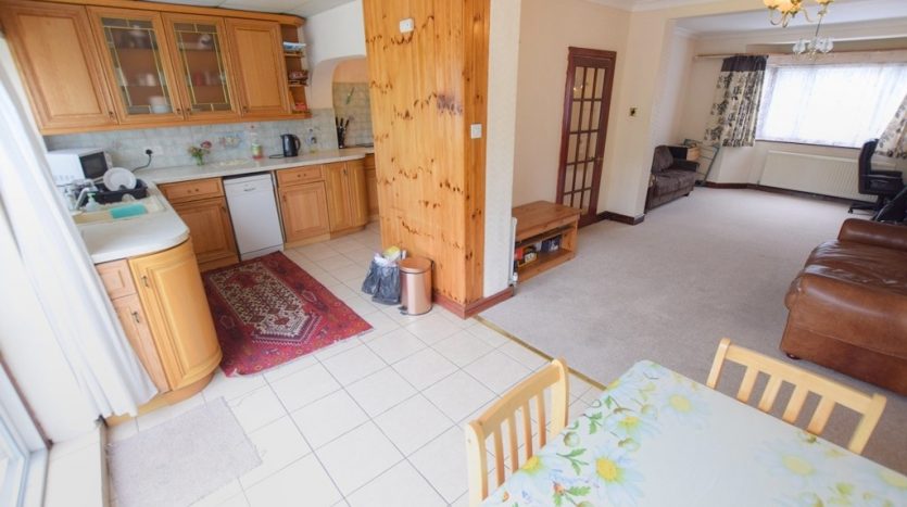 3 Bedroom Mid Terraced House For Sale in Leyswood Drive, Ilford, IG2 