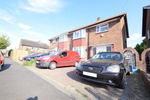 3 bedroom Houses to rent in Southdown Crescent Ilford