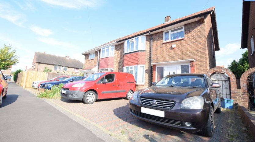 3 Bedroom Semi-Detached House To Rent in Southdown Crescent, Ilford, IG2 