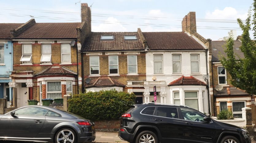 2 Bedroom Flat To Rent in Griffin Road, Plumstead, SE18