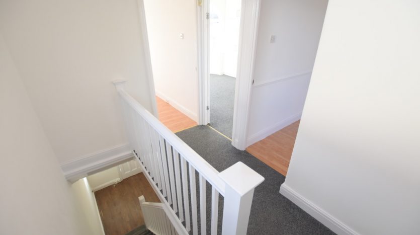 3 Bedroom Mid Terraced House To Rent in Chestnut Grove, Hainault, IG6 