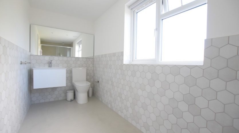 5 Bedroom Semi-Detached Bungalow To Rent in Clinton Crescent, Hainault, IG6 