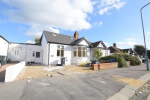 5 bedroom Bungalows to rent in Clinton Crescent Hainault