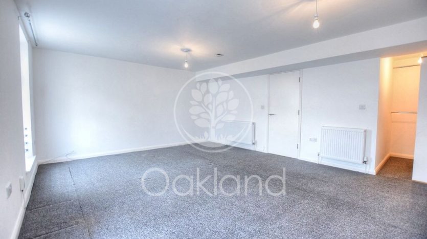 1 Bedroom Flat To Rent in High Road, Barkingside, IG6 