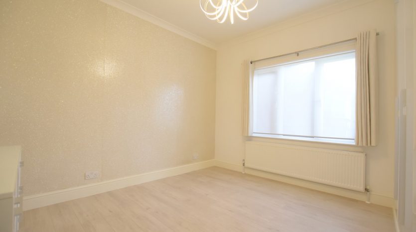 2 Bedroom Detached Bungalow To Rent in Newbury Road, Ilford, IG2 