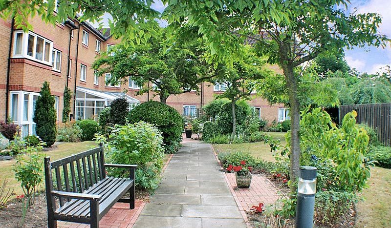 1 Bedroom  For Sale in Flat 4, Ilford, IG2 