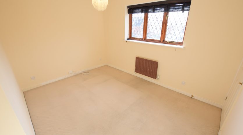 4 Bedroom Detached House For Sale in Carrick Drive, Ilford, IG6 