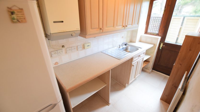 4 Bedroom Detached House For Sale in Carrick Drive, Ilford, IG6 