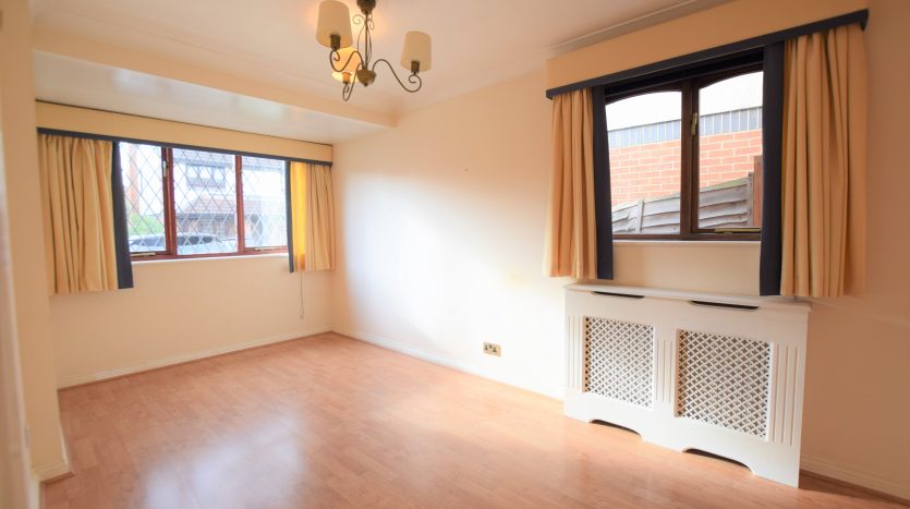 4 Bedroom Detached House For Sale in Carrick Drive, Ilford, IG6 