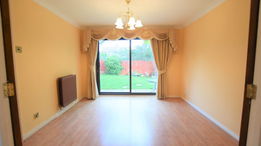 4 Bedroom Detached House For Sale in Carrick Drive, Ilford, IG6 