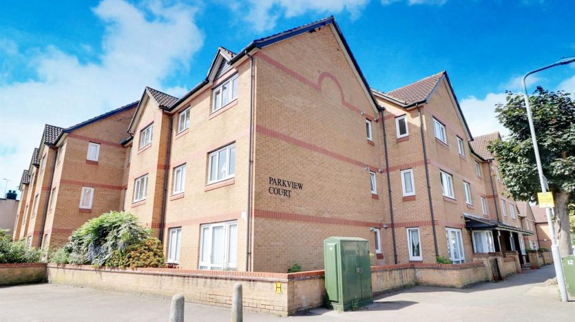 1 Bedroom  For Sale in Flat 4, Ilford, IG2 