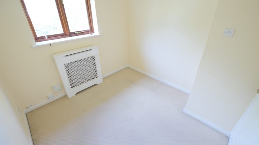 4 Bedroom Detached House For Sale in Carrick Drive, Ilford, IG6 
