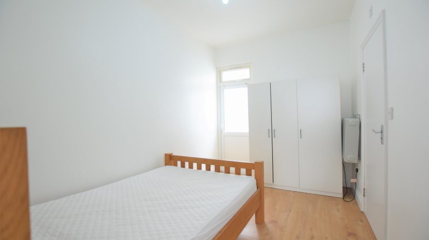 1 Bedroom Flat To Rent in Pembroke Road (Ground Floor), Seven Kings, IG3 