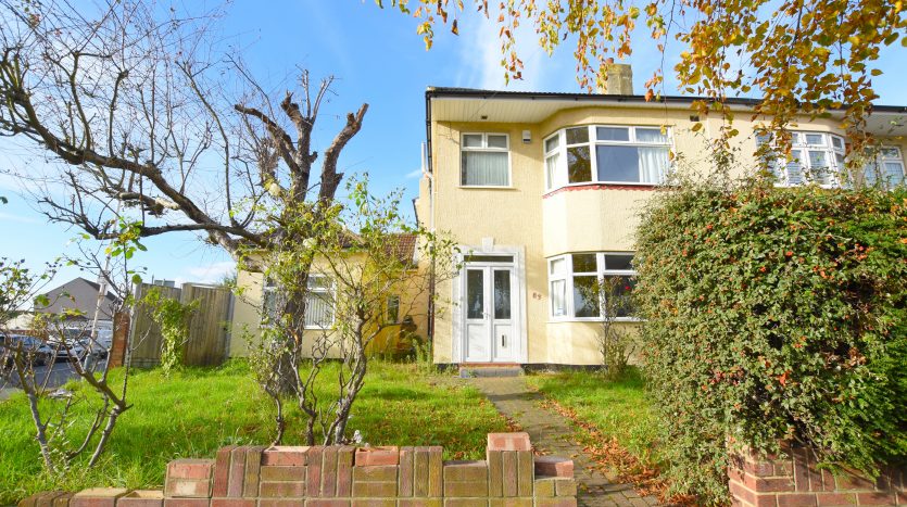 4 Bedroom Semi-Detached House To Rent in Cecil Avenue, Hornchurch, RM11