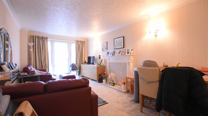 1 Bedroom  For Sale in Flat 4, Ilford, IG2 