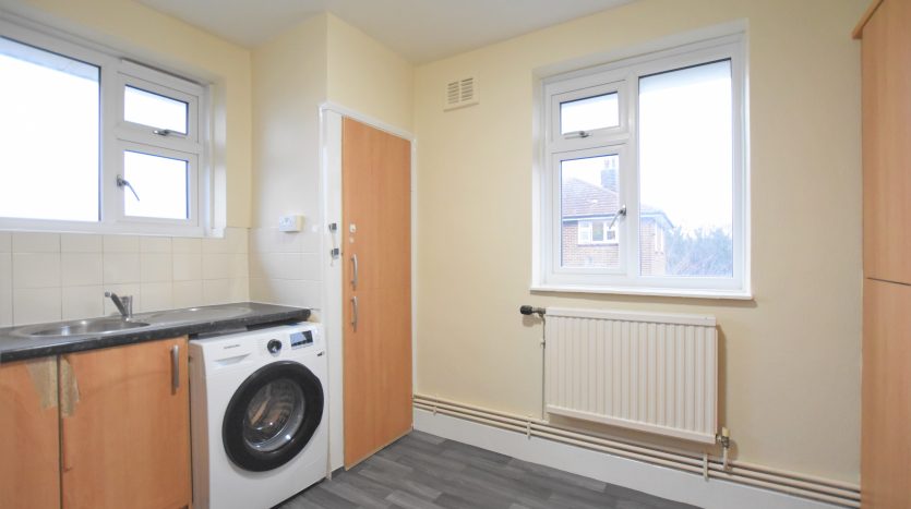 2 Bedroom  For Sale in Carlton Court Craven Gardens, Ilford, IG6 