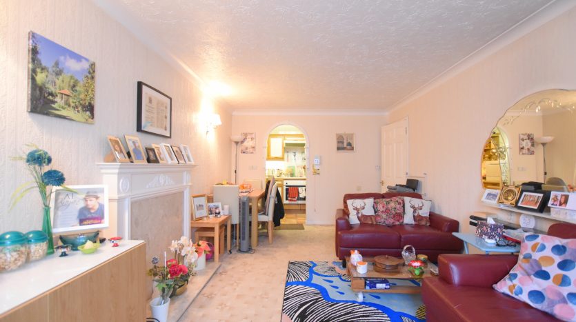 1 Bedroom  For Sale in Flat 4, Ilford, IG2 