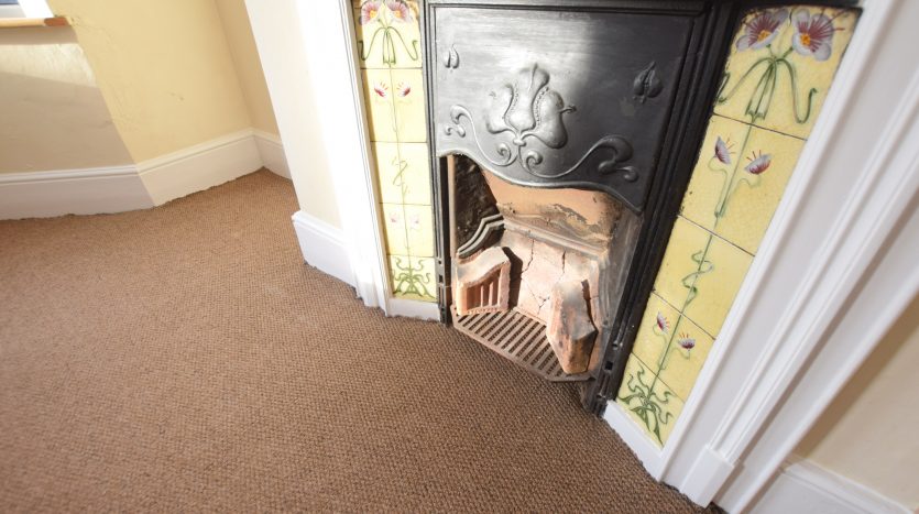 4 Bedroom Mid Terraced House To Rent in Tottenhall Road, London, N13 