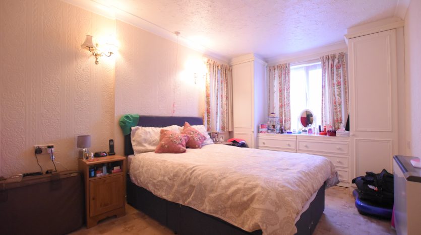 1 Bedroom  For Sale in Flat 4, Ilford, IG2 