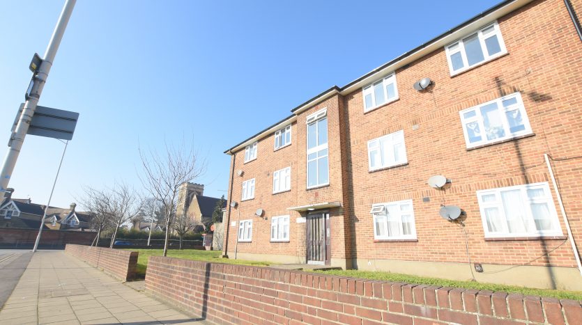 2 Bedroom  For Sale in Carlton Court Craven Gardens, Ilford, IG6 