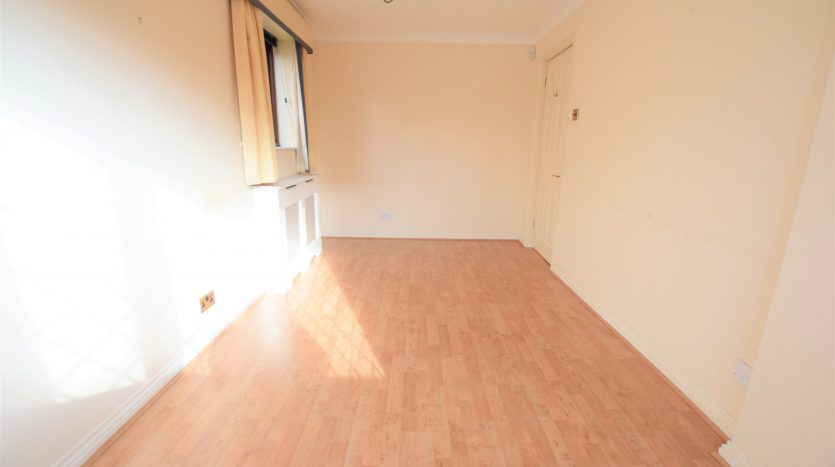 4 Bedroom Detached House For Sale in Carrick Drive, Ilford, IG6 
