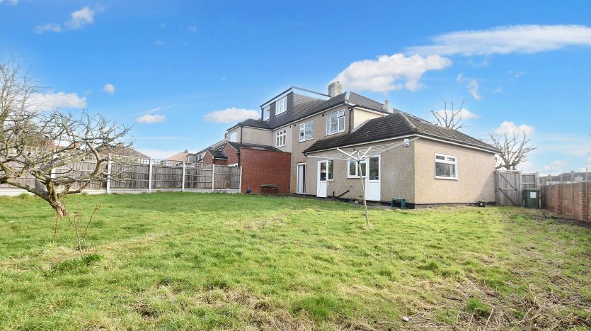4 Bedroom Semi-Detached House To Rent in Cecil Avenue, Hornchurch, RM11