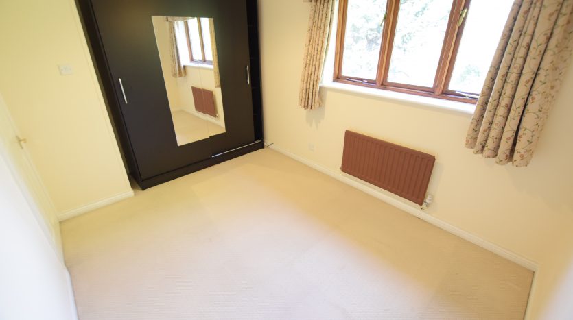 4 Bedroom Detached House For Sale in Carrick Drive, Ilford, IG6 