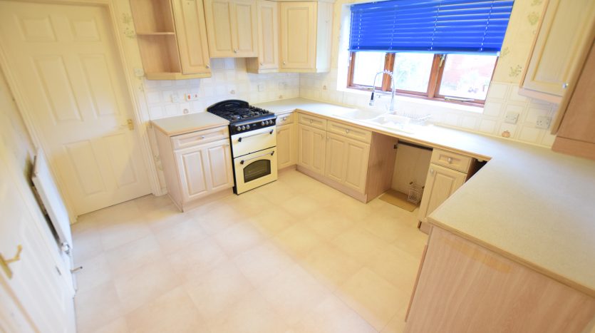 4 Bedroom Detached House For Sale in Carrick Drive, Ilford, IG6 