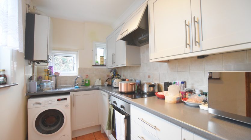 4 Bedroom Mid Terraced House To Rent in Tottenhall Road, London, N13 