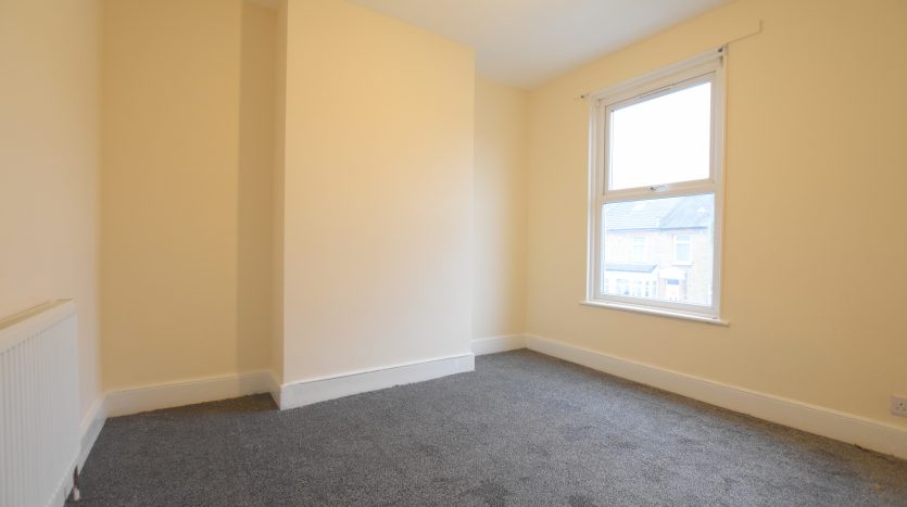4 Bedroom  To Rent in Guildford Road, Ilford, IG3 