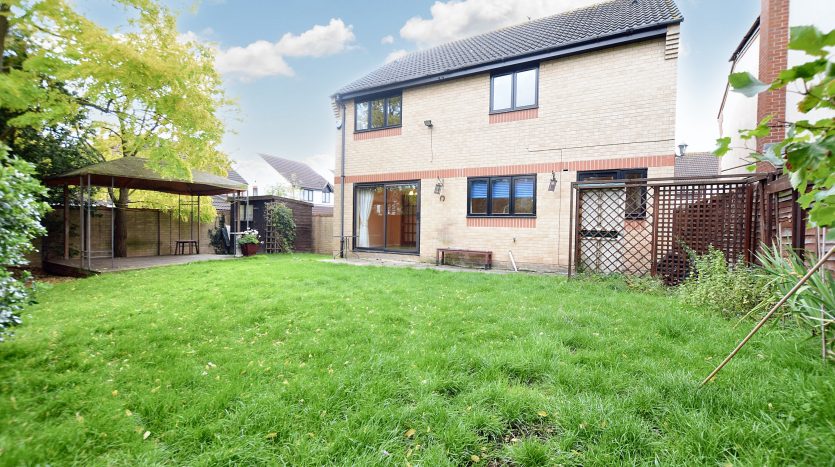 4 Bedroom Detached House For Sale in Carrick Drive, Ilford, IG6 