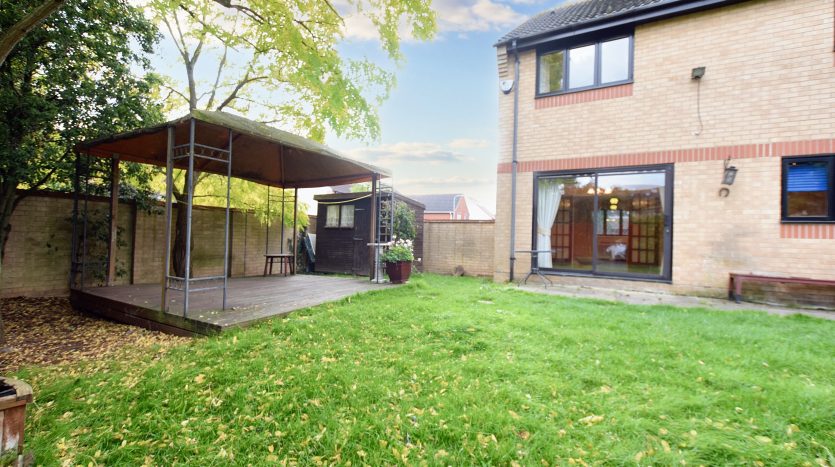 4 Bedroom Detached House For Sale in Carrick Drive, Ilford, IG6 