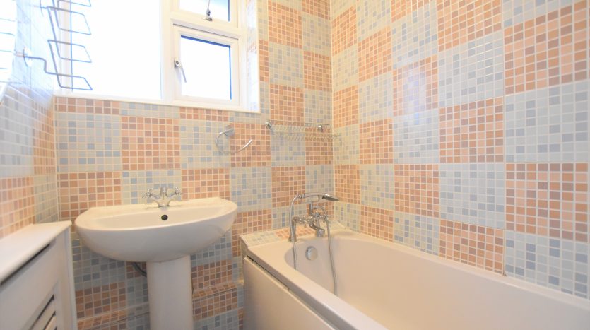 2 Bedroom  For Sale in Carlton Court Craven Gardens, Ilford, IG6 