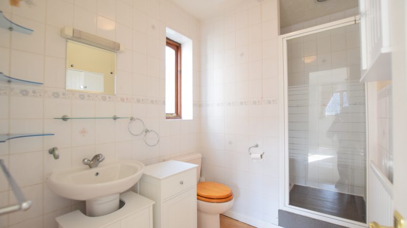 4 Bedroom Detached House For Sale in Carrick Drive, Ilford, IG6 
