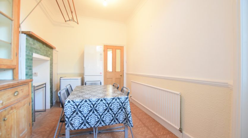 4 Bedroom Mid Terraced House To Rent in Tottenhall Road, London, N13 
