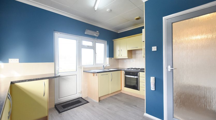 4 Bedroom Semi-Detached House To Rent in Cecil Avenue, Hornchurch, RM11