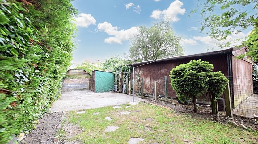 4 Bedroom Mid Terraced House For Sale in Chase Lane, Ilford, IG6 