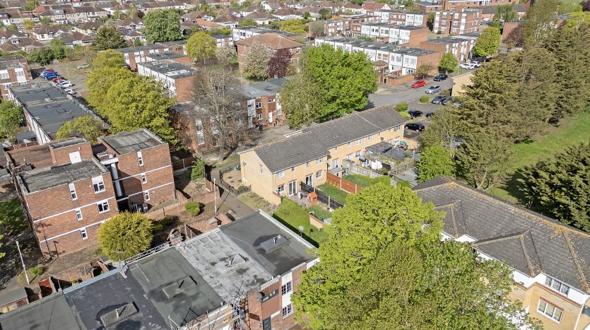 3 Bedroom End of Terrace House For Sale in Kesteven Close, Ilford, IG6 