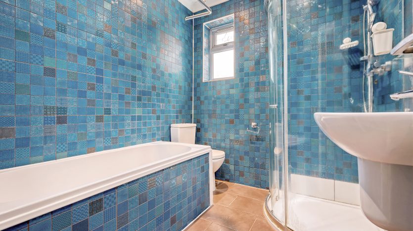 5 Bedroom Semi-Detached Bungalow For Sale in Eastern Avenue, Ilford, IG2 