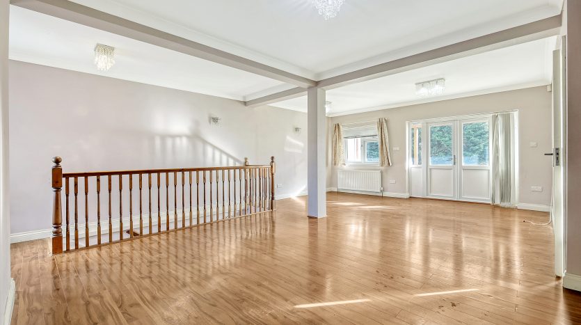 5 Bedroom Semi-Detached Bungalow For Sale in Eastern Avenue, Ilford, IG2 