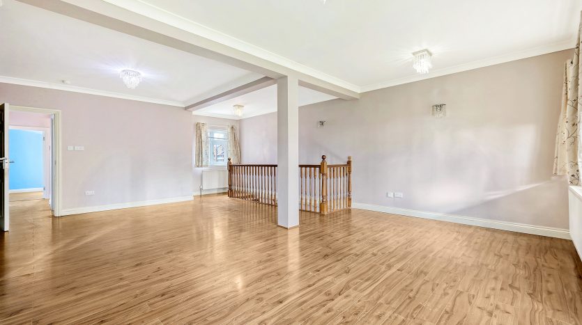 5 Bedroom Semi-Detached Bungalow For Sale in Eastern Avenue, Ilford, IG2 