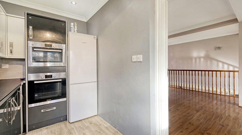 5 Bedroom Semi-Detached Bungalow For Sale in Eastern Avenue, Ilford, IG2 
