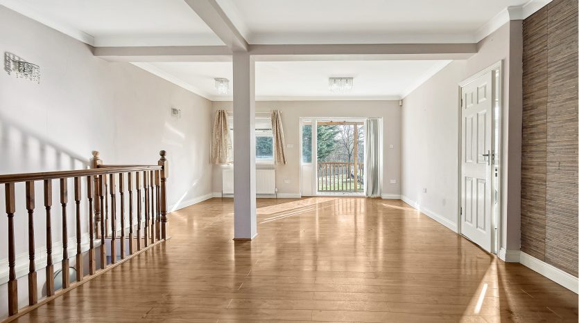 5 Bedroom Semi-Detached Bungalow For Sale in Eastern Avenue, Ilford, IG2 