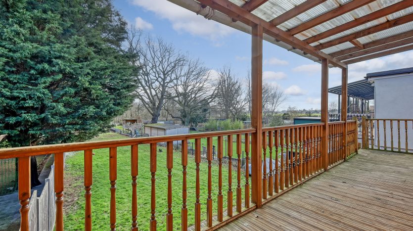 5 Bedroom Semi-Detached Bungalow For Sale in Eastern Avenue, Ilford, IG2 