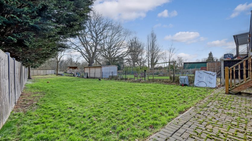 5 Bedroom Semi-Detached Bungalow For Sale in Eastern Avenue, Ilford, IG2 