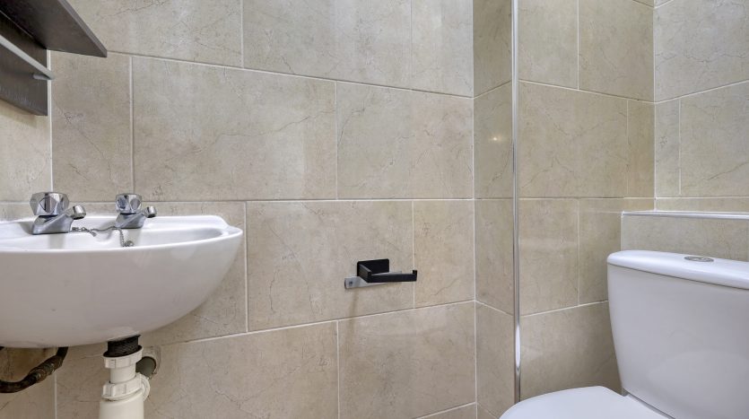 3 Bedroom End of Terrace House For Sale in Kesteven Close, Ilford, IG6 
